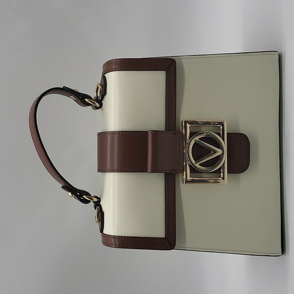 1368- Valentino By Mario Valentino Betty Vemblem Italian Leather NWT - Picture 4 of 15